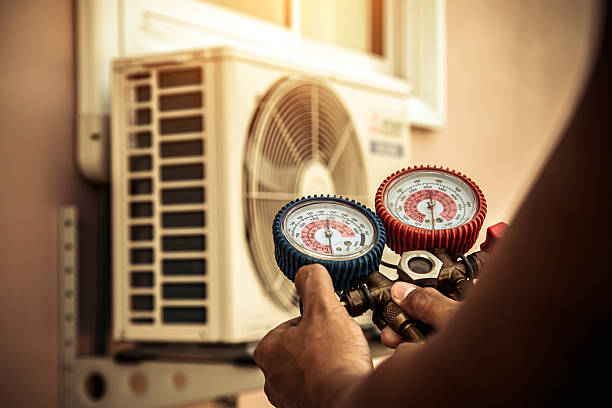 Professional Hvac technician working in Philo, IL